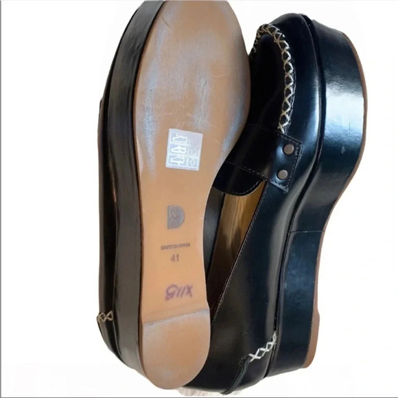 Deux Souliers Black Stitch Platform Loafers Size 41
Approx 1.5” platform - Picture 4 of 7